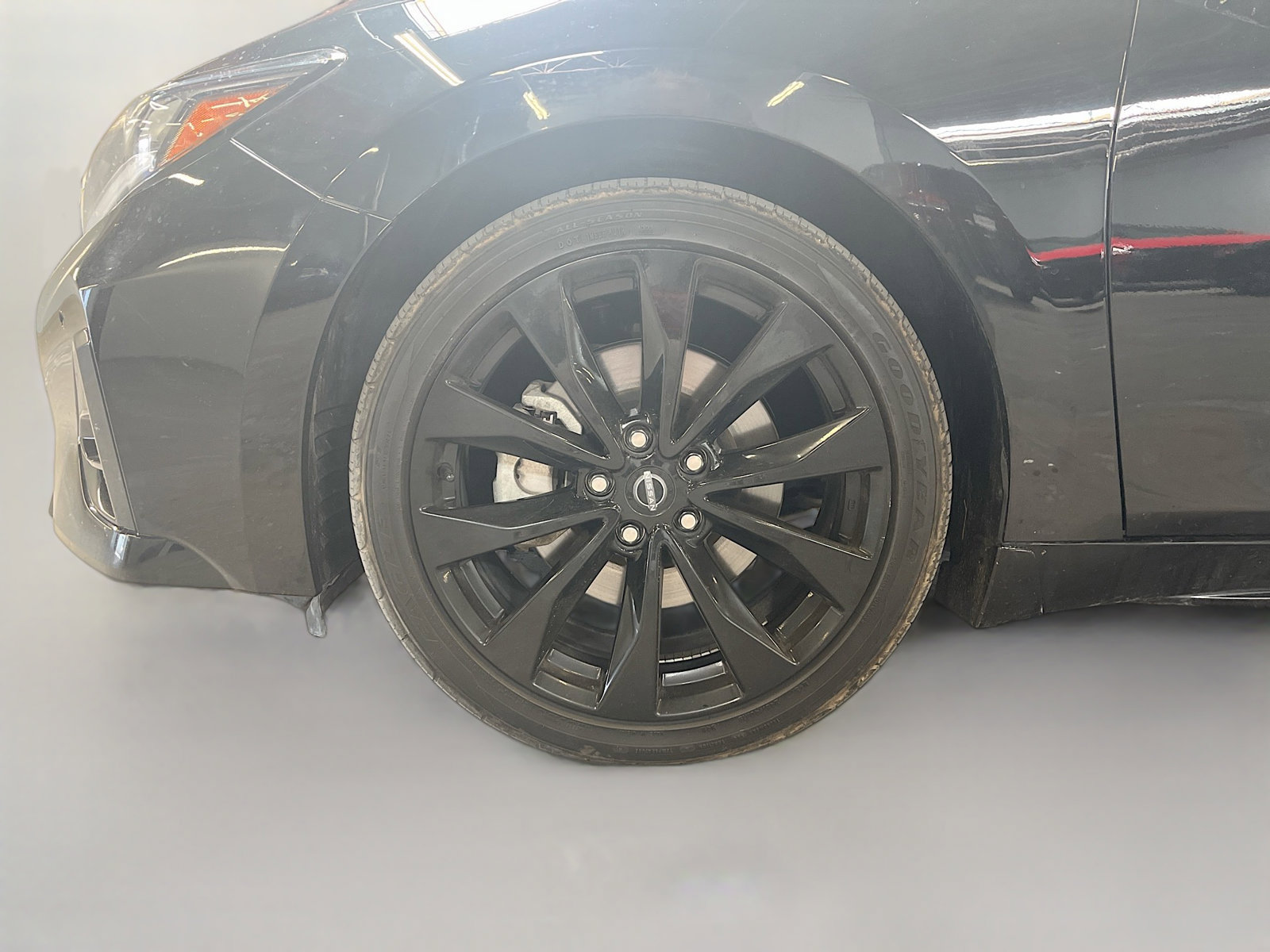 Used 2023 Nissan Maxima SR w/ Sport Mat Group FWD image 32