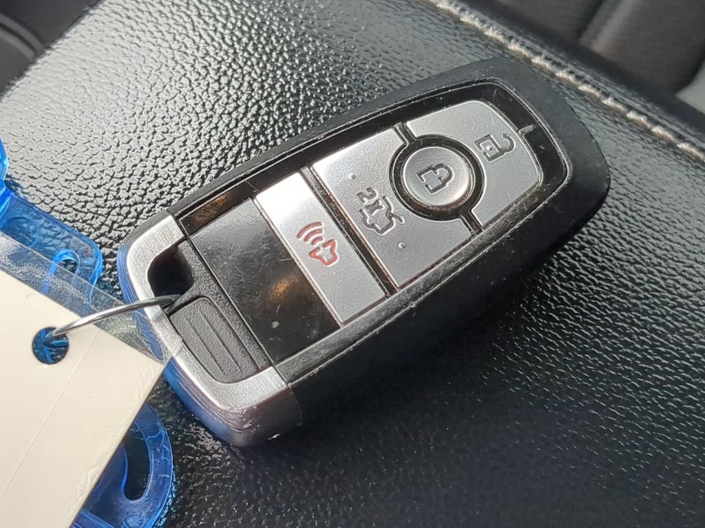 Used 2020 Ford Fusion SE FWD image 36