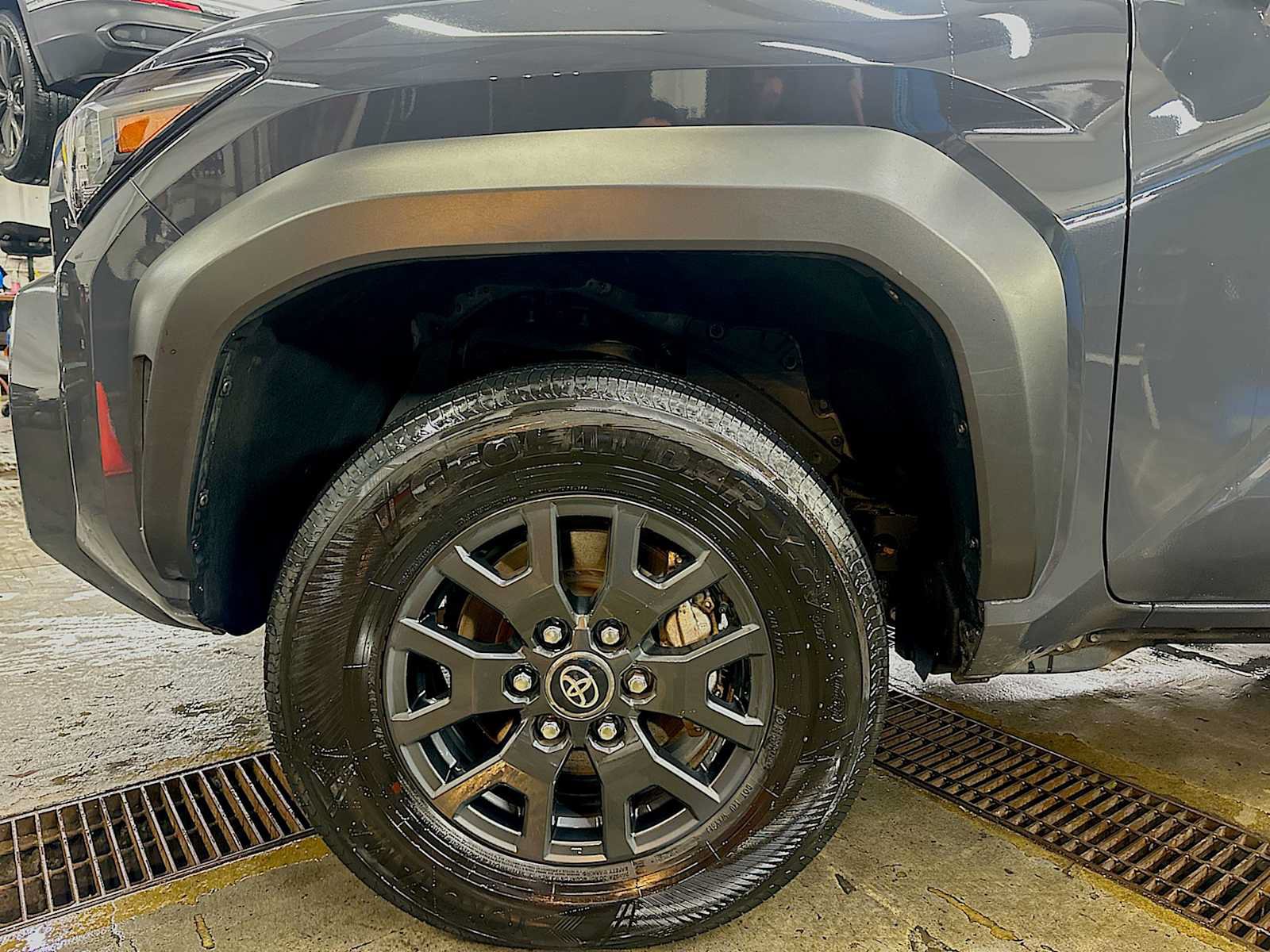 Used 2025 Toyota 4Runner SR5 AWD/4WD image 18