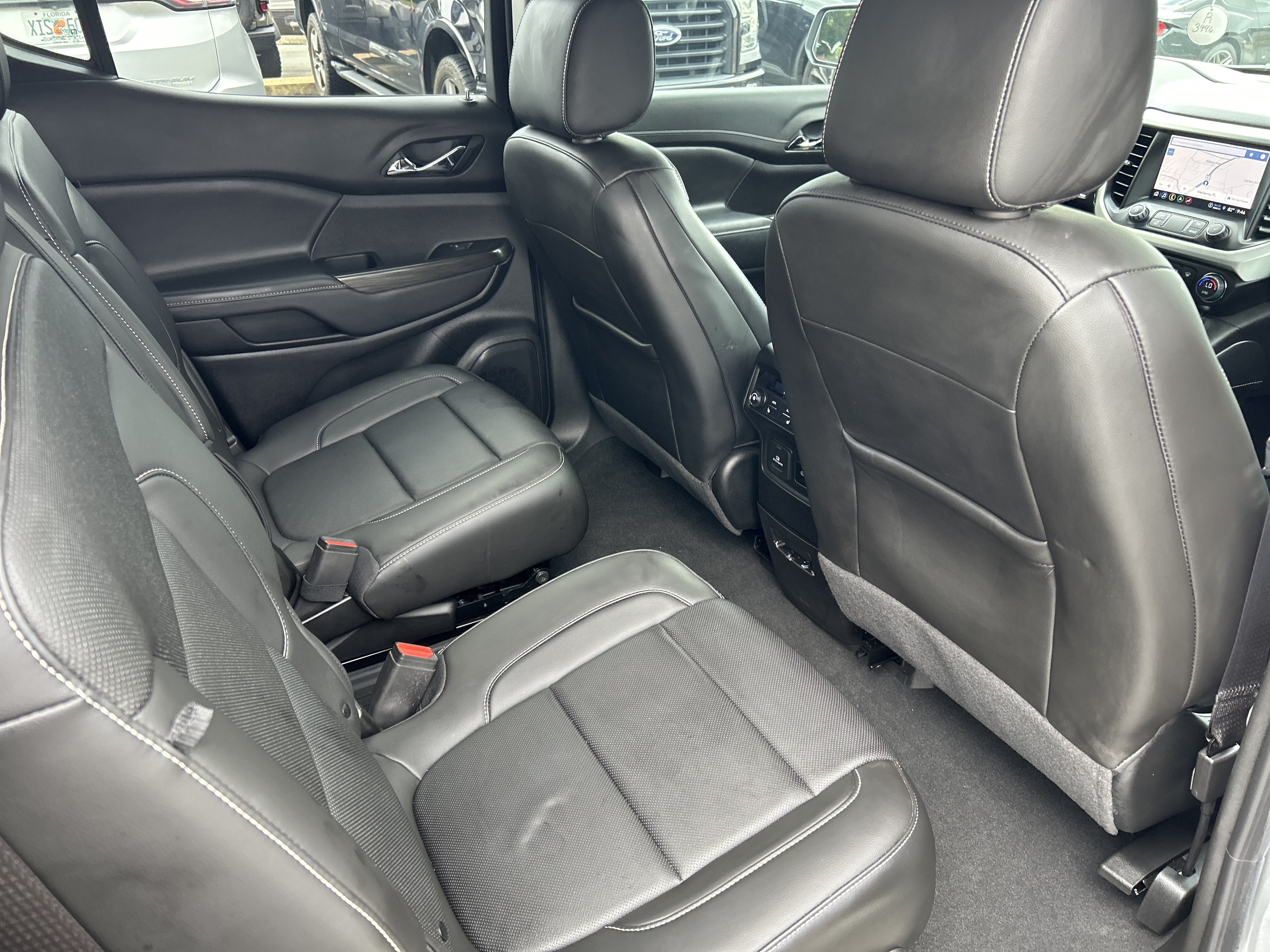 Used 2023 GMC Acadia SLT w/ Technology Package FWD image 21