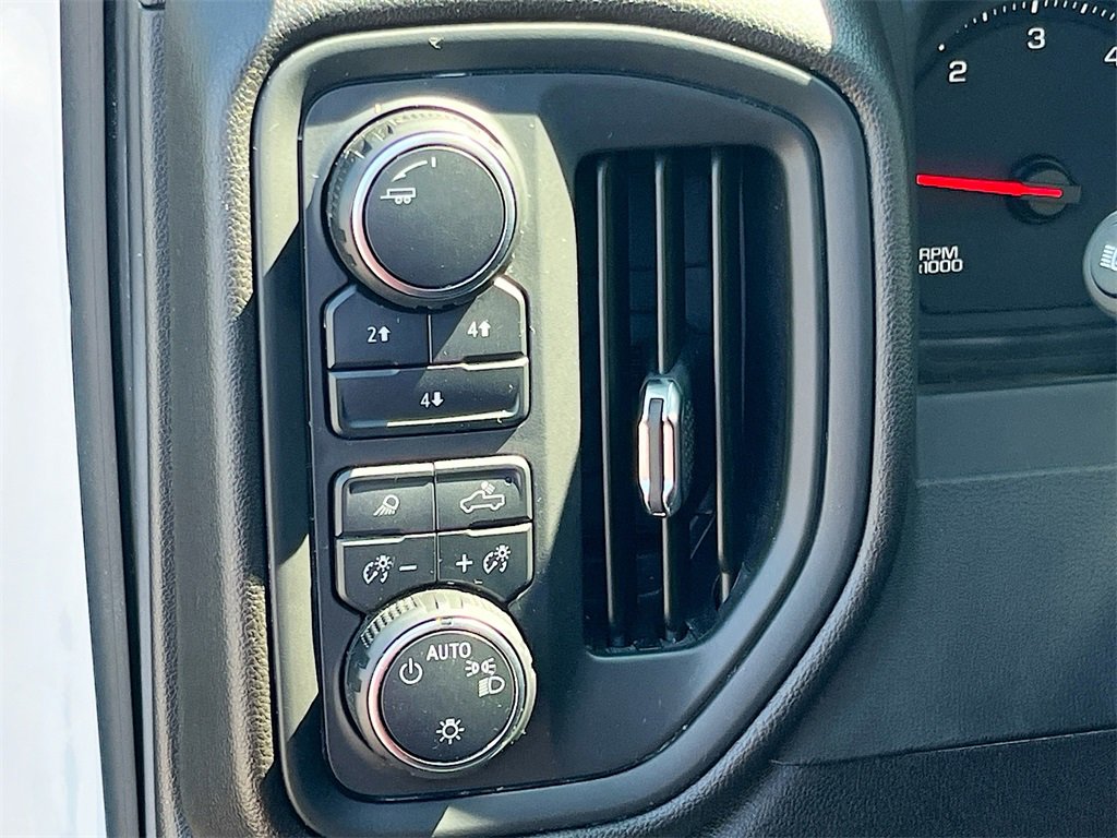 Used 2024 Chevrolet Silverado 2500 Custom w/ Custom Value Package image 10