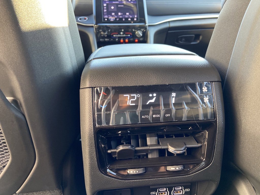 New 2025 Jeep Grand Cherokee L Altitude image 11