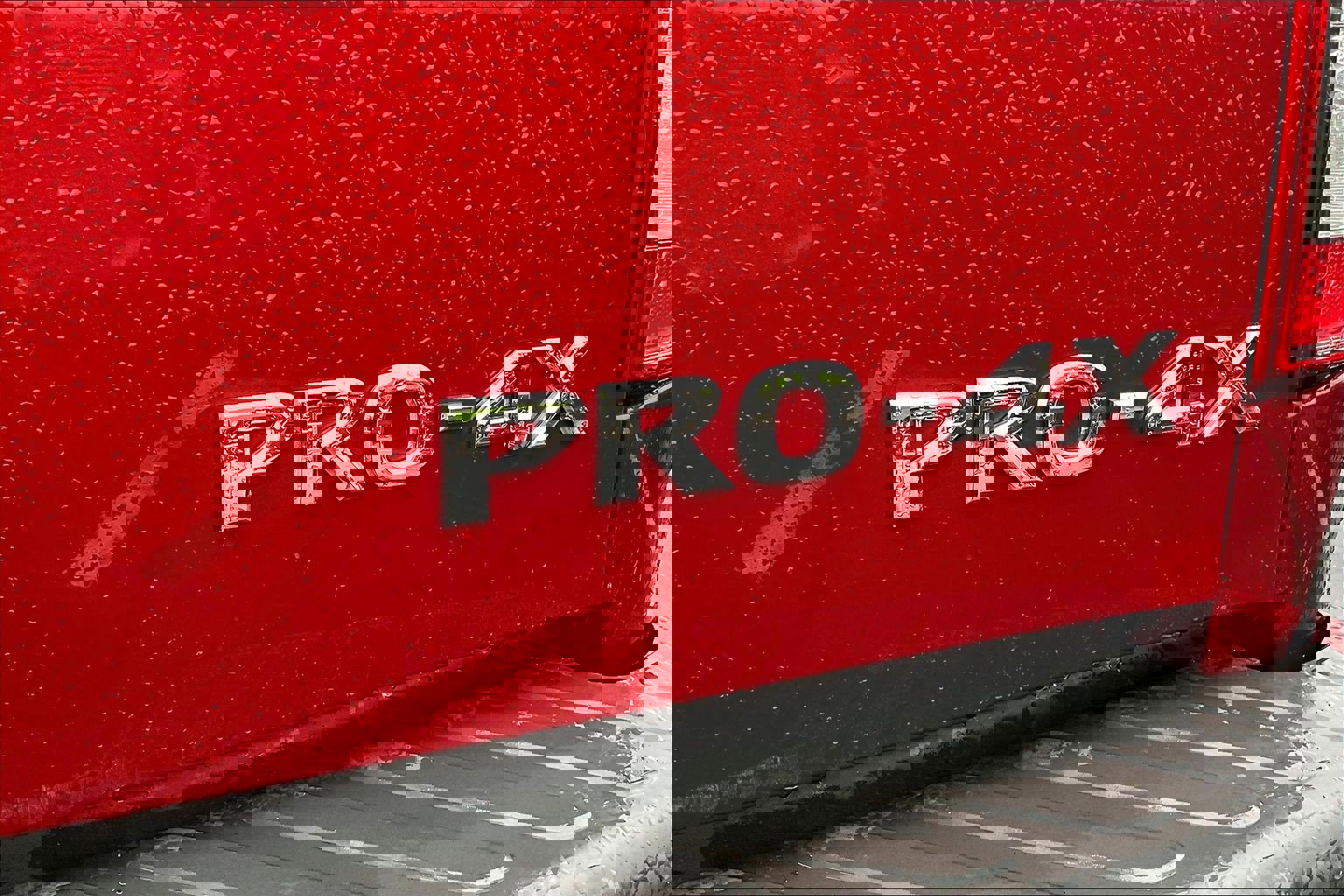 Used 2014 Nissan Frontier PRO-4X image 24