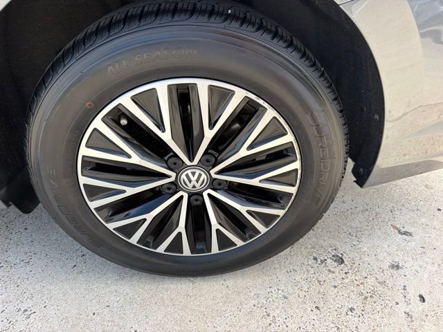 Used 2019 Volkswagen Jetta SE w/ Cold Weather Package FWD image 18