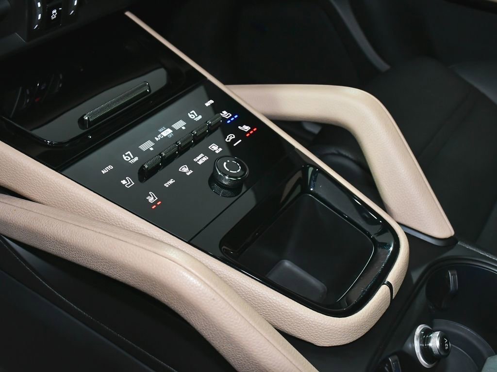 Used 2024 Porsche Cayenne Coupe AWD/4WD image 41