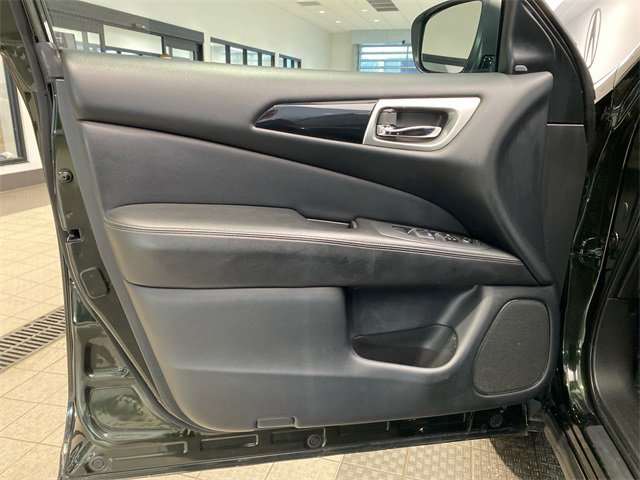 Used 2020 Nissan Pathfinder SV image 9