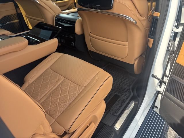 Used 2025 Jeep Grand Wagoneer L Series III w/ Rear Seat Video Group 1 AWD/4WD image 25