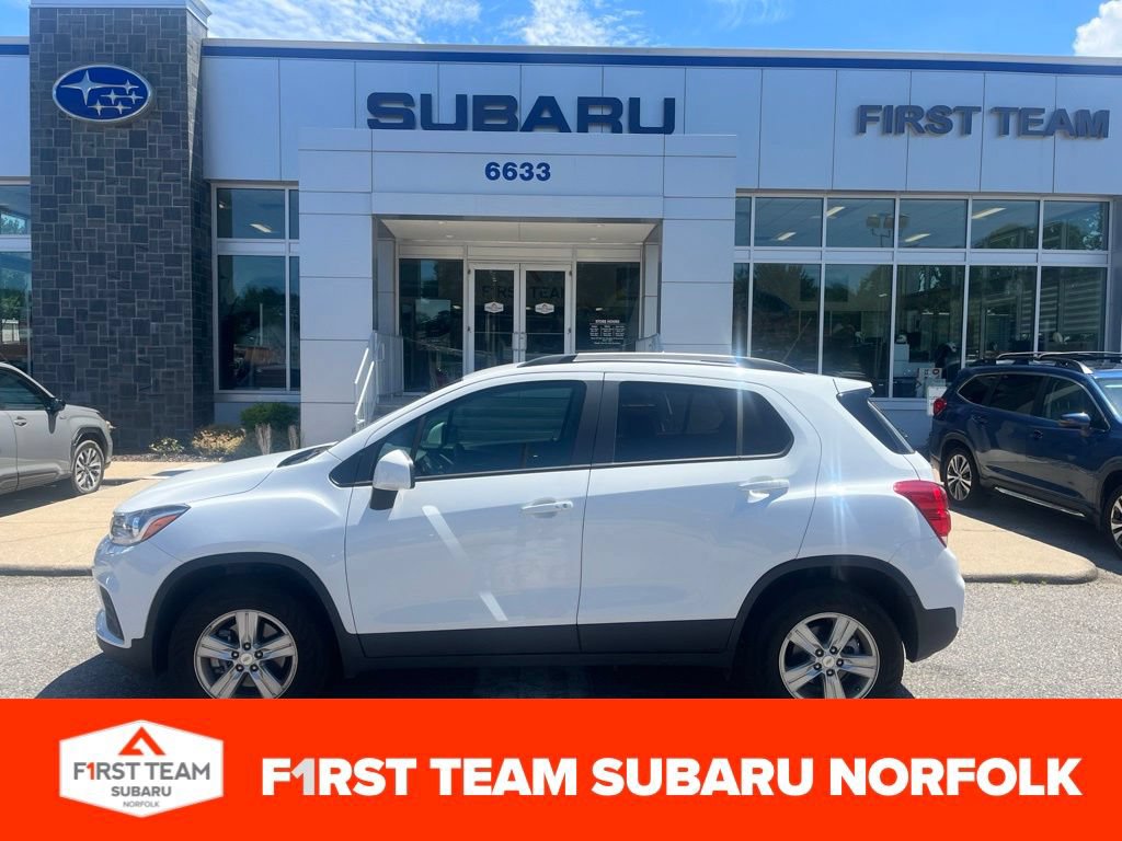 Used 2022 Chevrolet Trax LT w/ LT Convenience Package AWD/4WD image 1