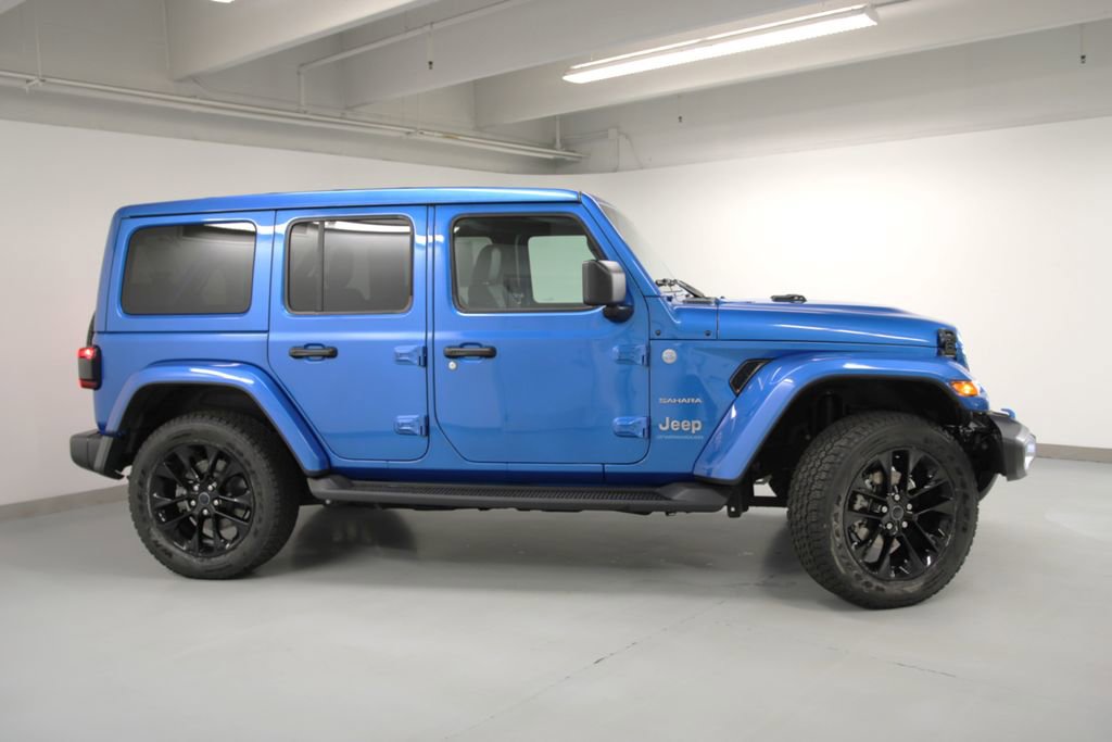 Used 2024 Jeep Wrangler Unlimited Sahara w/ Technology Group image 6