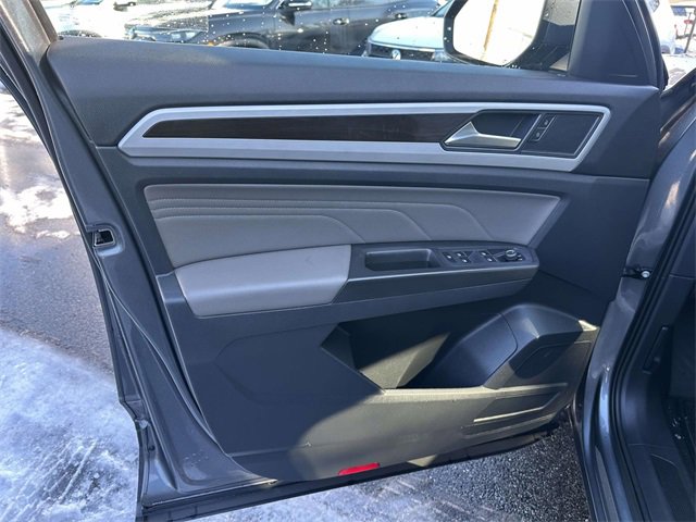 Certified 2022 Volkswagen Atlas SE image 13