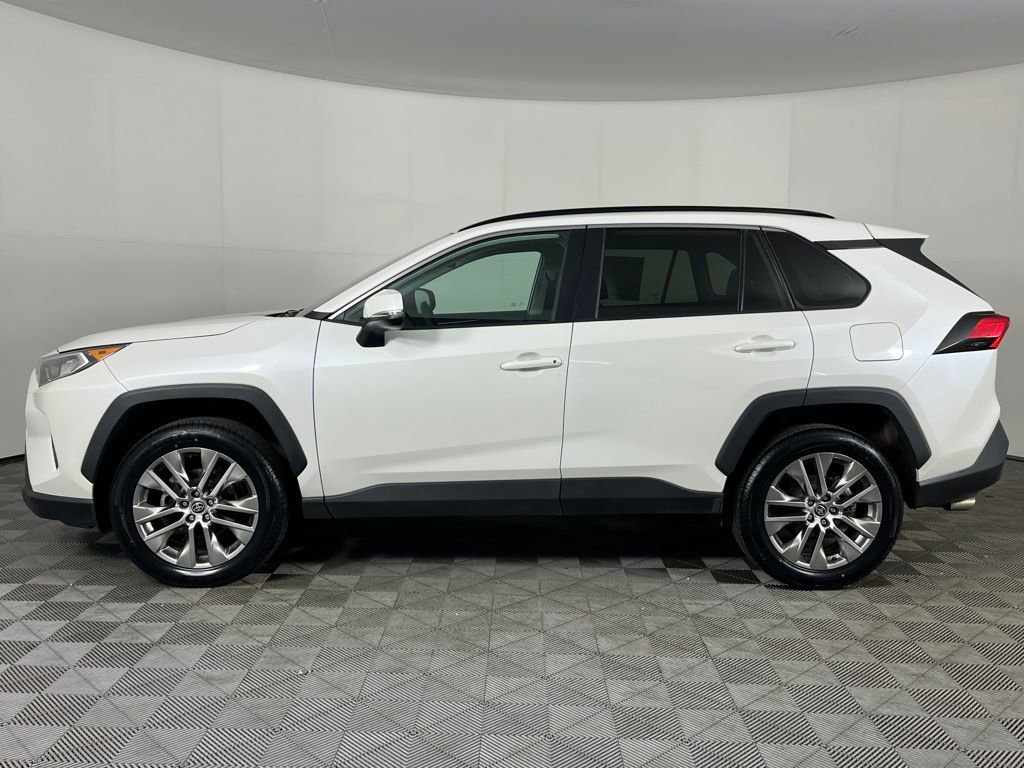 Used 2021 Toyota RAV4 XLE Premium image 9