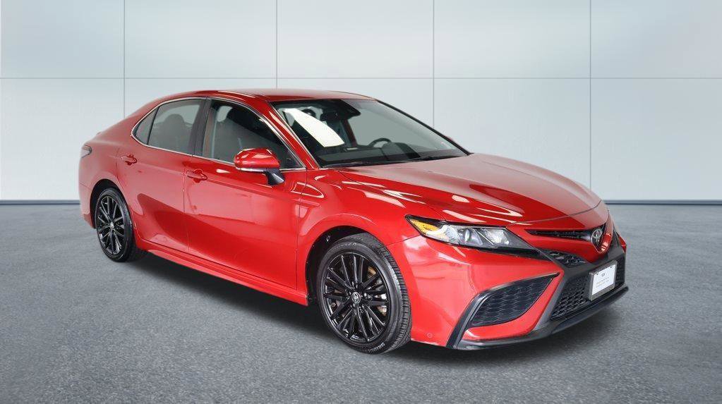 Used 2024 Toyota Camry SE w/ Cold Weather Package FWD image 9