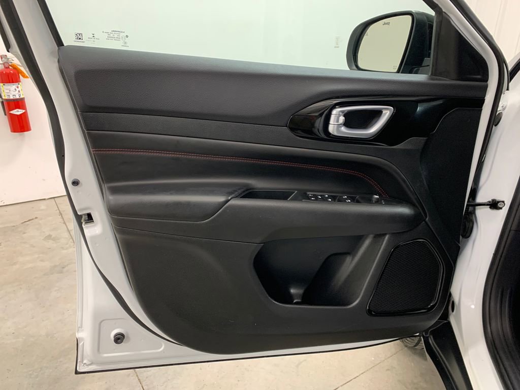 Used 2022 Jeep Compass Trailhawk image 5