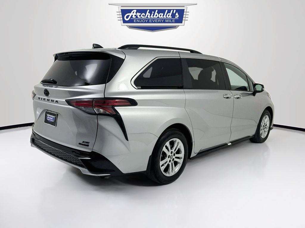 Used 2023 Toyota Sienna XSE AWD/4WD image 8