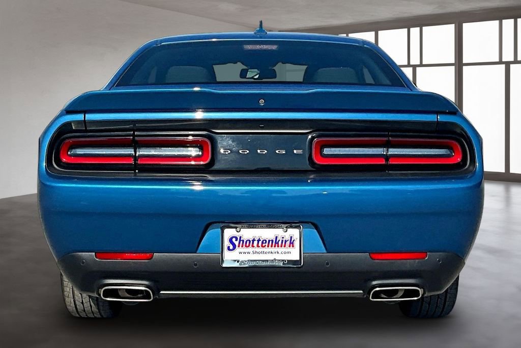 Used 2022 Dodge Challenger SXT w/ Driver Convenience Group image 5