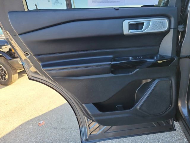 Certified 2023 Ford Explorer Platinum w/ Technology Package AWD/4WD image 15