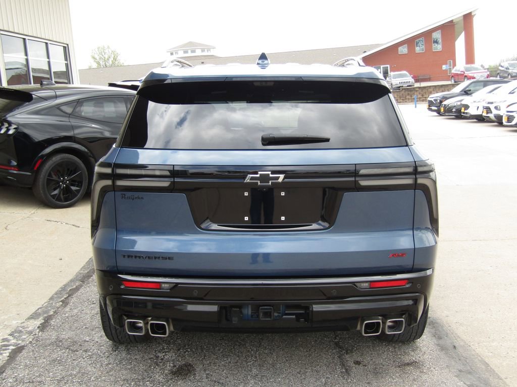 Used 2024 Chevrolet Traverse RS image 4