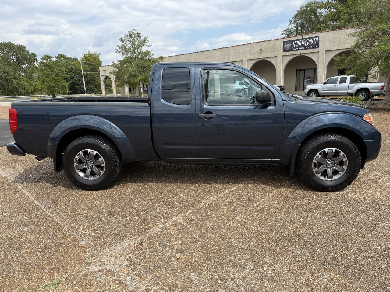 Used 2016 Nissan Frontier Desert Runner image 4