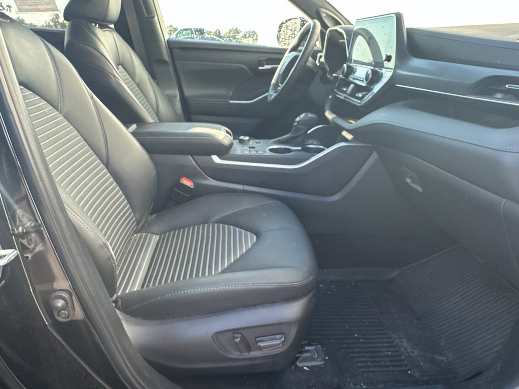 Used 2023 Toyota Highlander XSE AWD/4WD image 31