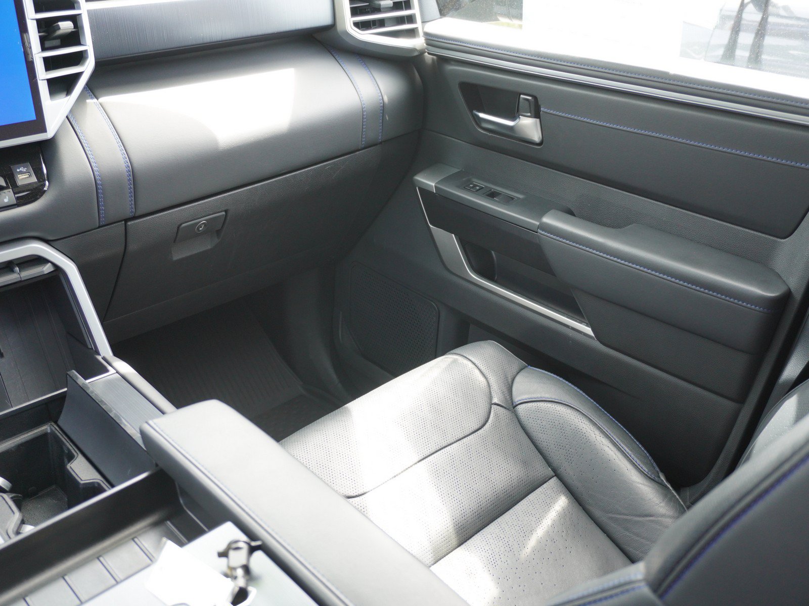 Used 2025 Toyota Sequoia Platinum AWD/4WD image 22