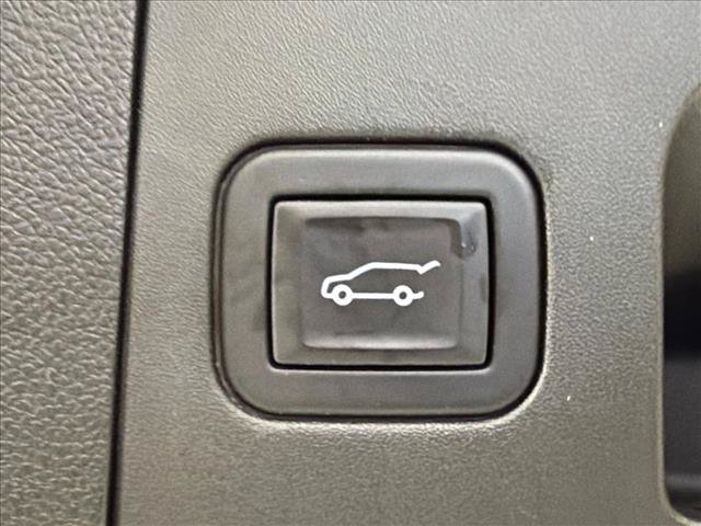 Used 2023 Cadillac XT4 Premium Luxury FWD image 19