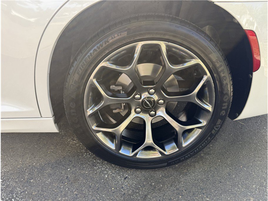 Used 2016 Chrysler 300 S RWD image 15