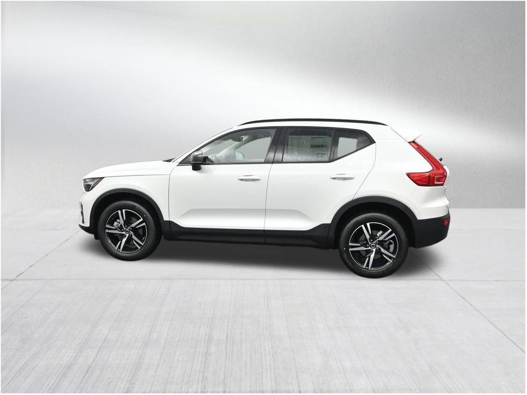 New 2026 Volvo XC40 B4 Core FWD image 2
