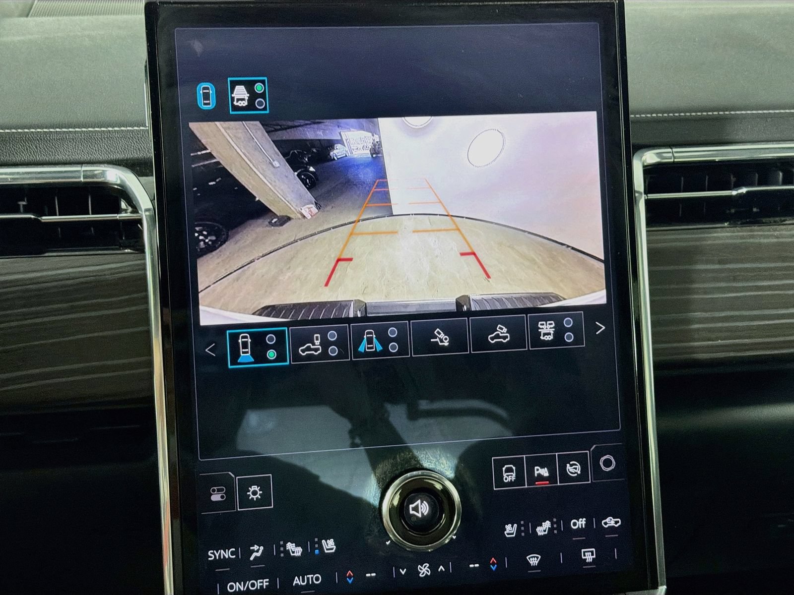 Used 2025 GMC Sierra EV Denali AWD/4WD image 14