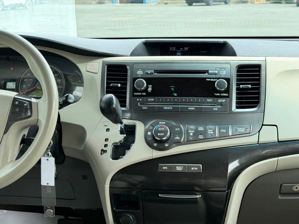 Used 2014 Toyota Sienna LE AWD/4WD image 17
