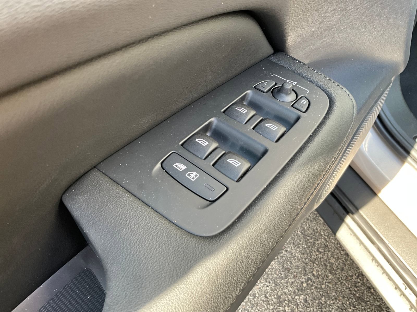 New 2026 Volvo V60 B5 Cross Country Plus w/ Climate Package image 11