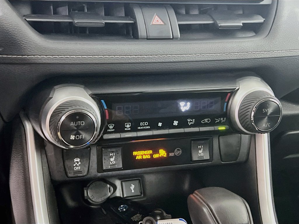 Certified 2020 Toyota RAV4 XLE w/ XLE Grade Weather Package AWD/4WD image 14