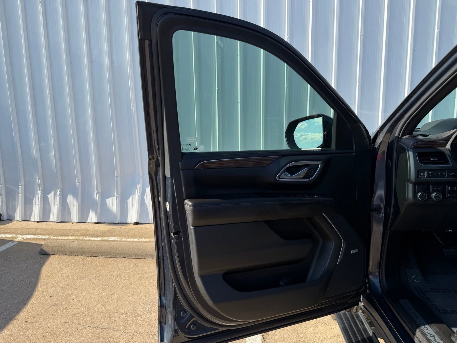 Used 2021 Chevrolet Tahoe High Country w/ Premium Package RWD image 19