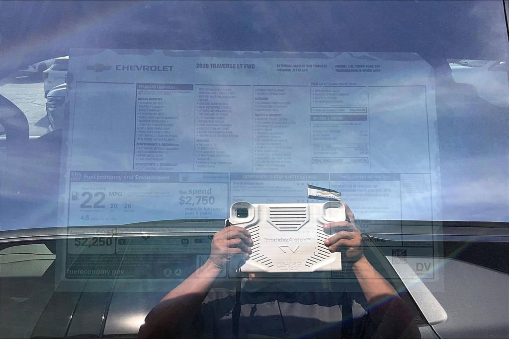 New 2026 Chevrolet Traverse LT image 13