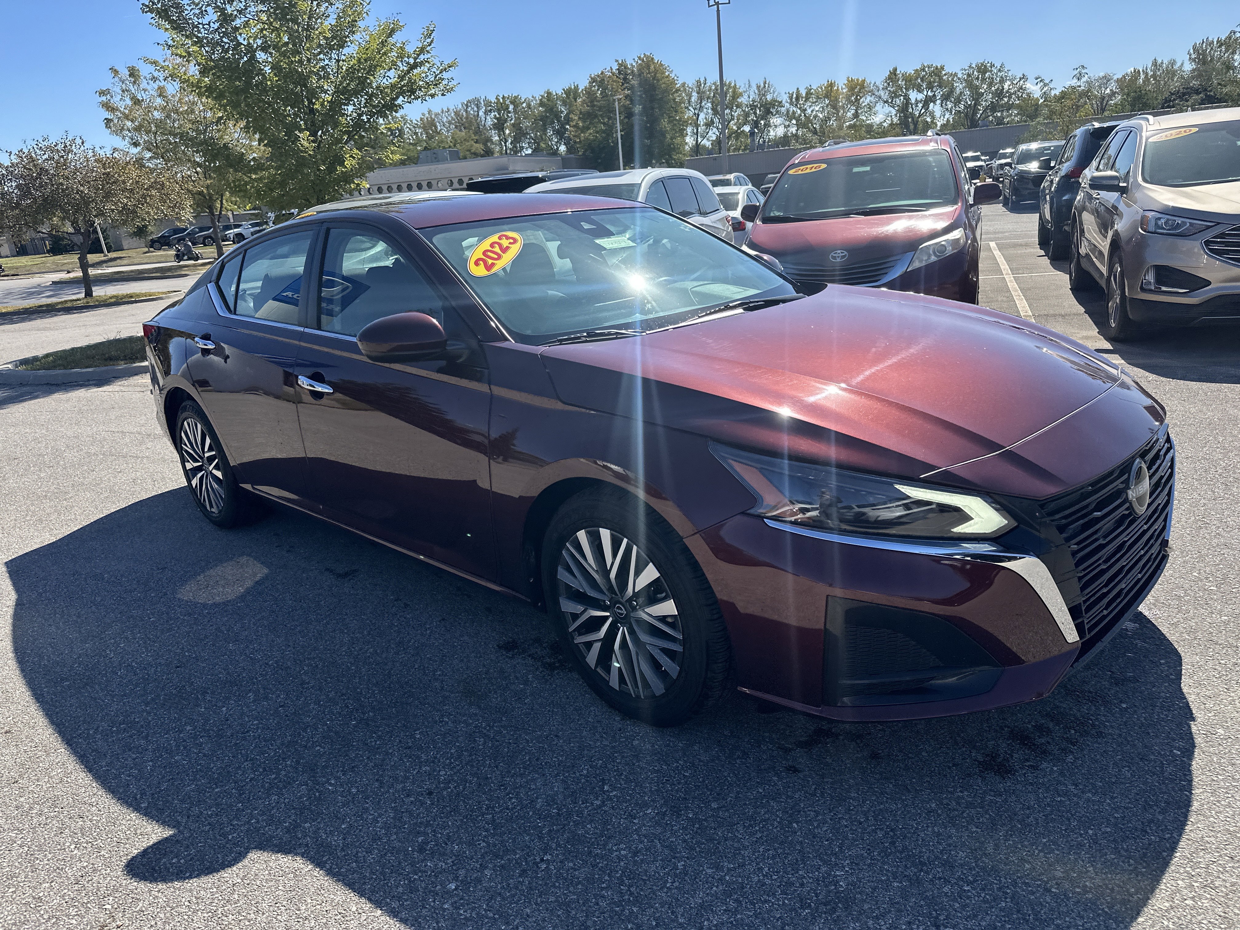 Used 2023 Nissan Altima 2.5 SV image 3