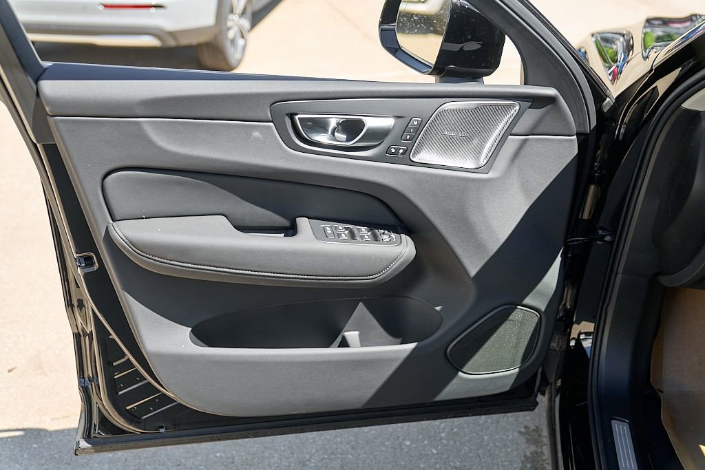 New 2026 Volvo XC60 T8 Plus w/ Climate Package AWD/4WD image 10