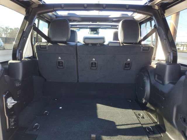 Used 2022 Jeep Wrangler Unlimited Sahara image 32