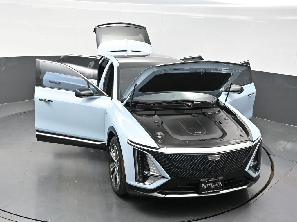 Certified 2024 Cadillac Lyriq Luxury AWD/4WD image 40