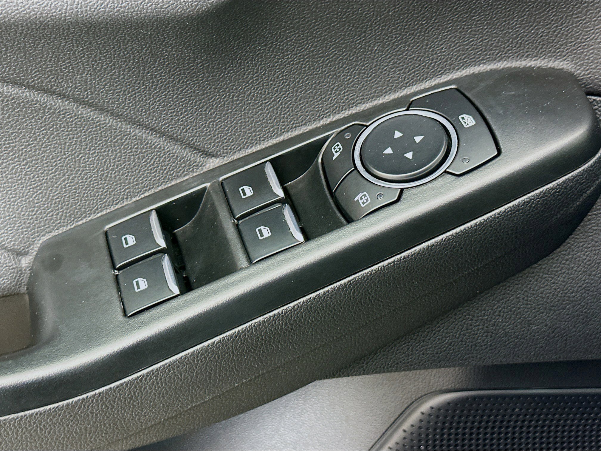 Used 2025 Ford Escape Active AWD/4WD image 15