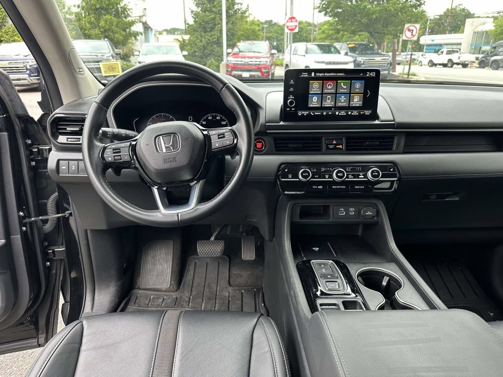 Used 2023 Honda Pilot Touring image 21