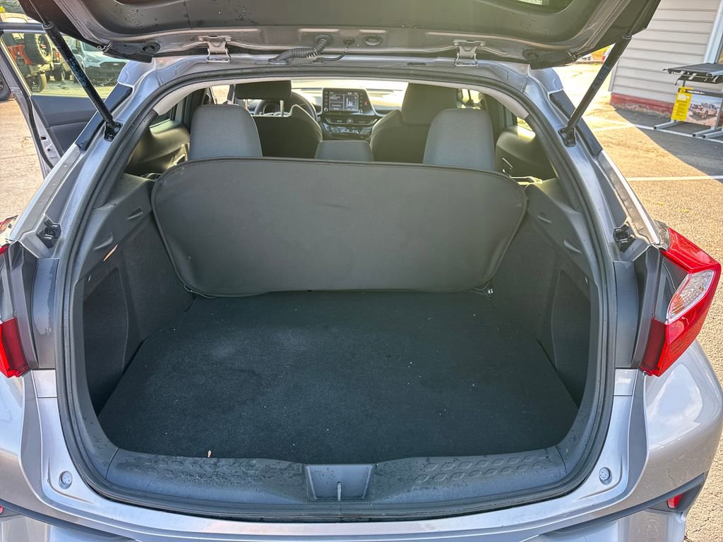 Used 2020 Toyota C-HR LE FWD image 37