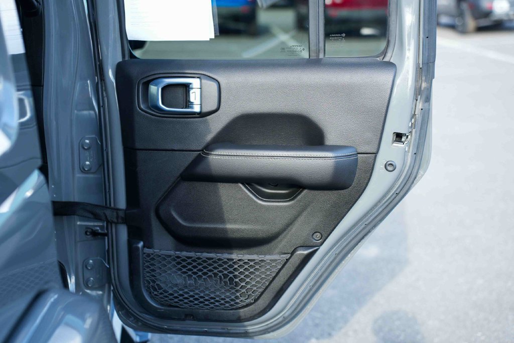 Used 2021 Jeep Wrangler Unlimited Sahara AWD/4WD image 15