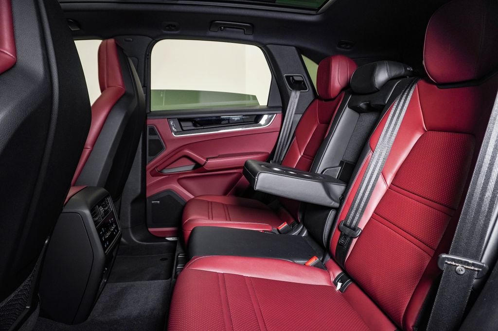 New 2026 Porsche Cayenne Coupe AWD/4WD image 17