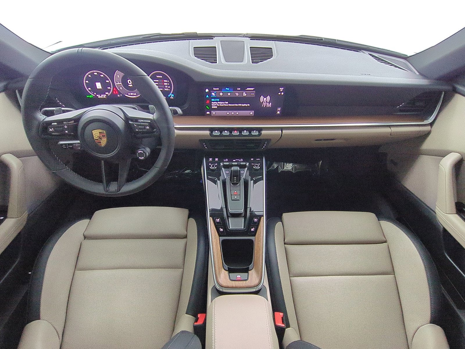 Used 2025 Porsche 911 Carrera RWD image 19