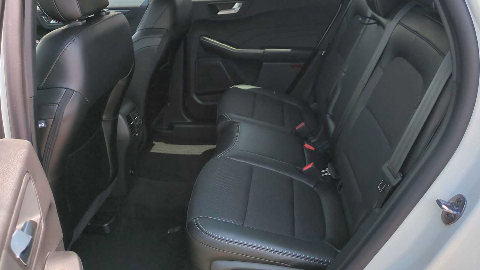 New 2025 Ford Escape SE FWD image 15