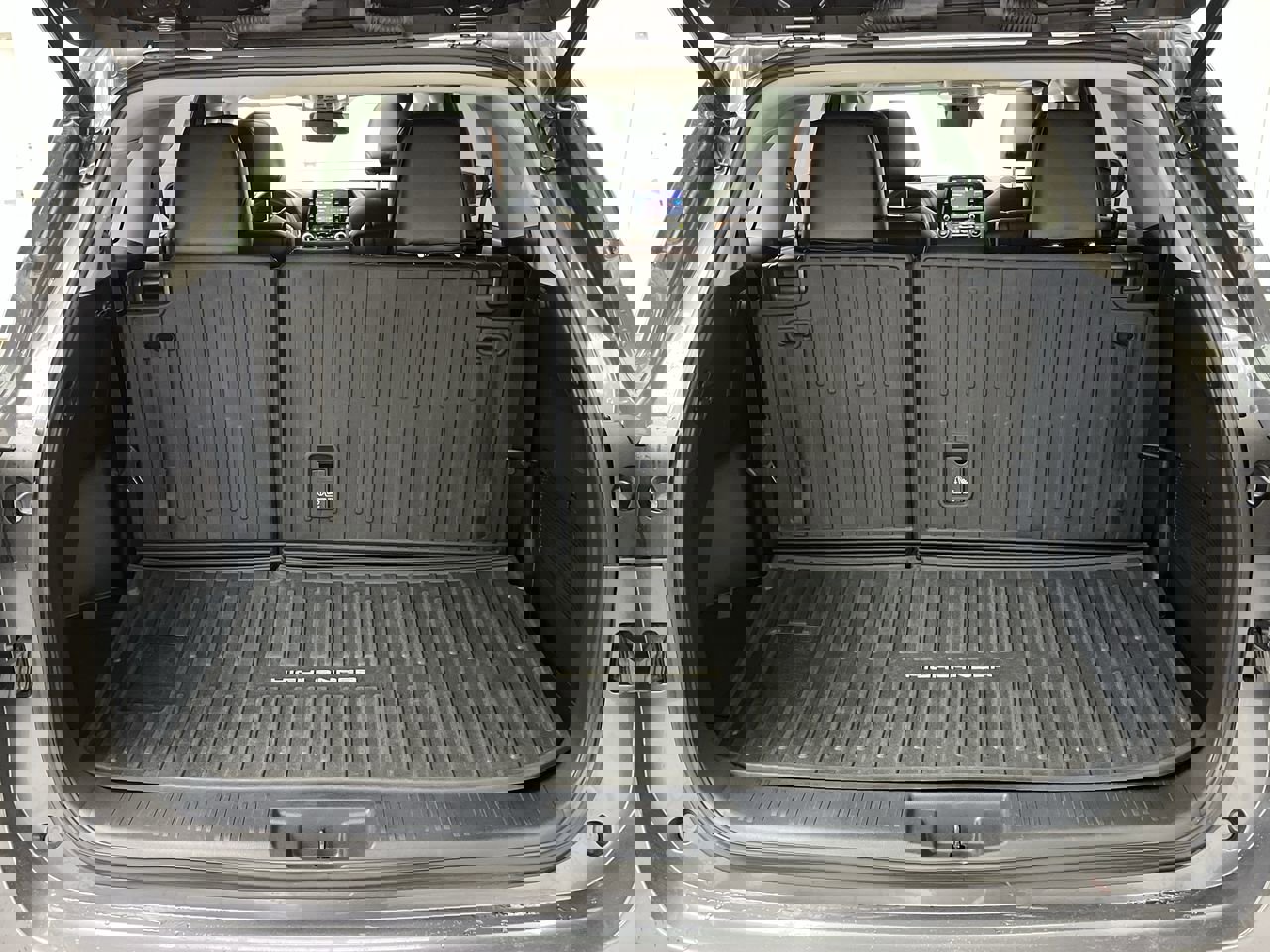 Used 2021 Toyota Highlander XLE image 31