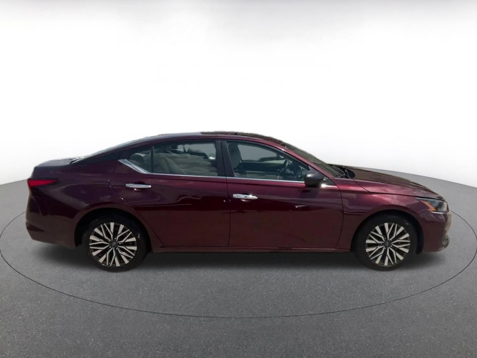 Used 2025 Nissan Altima 2.5 SV FWD image 16