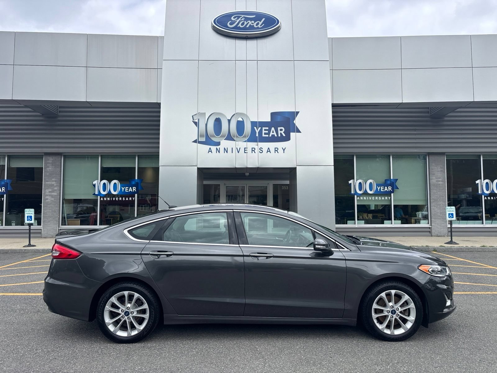 Used 2019 Ford Fusion Energi Titanium FWD image 2