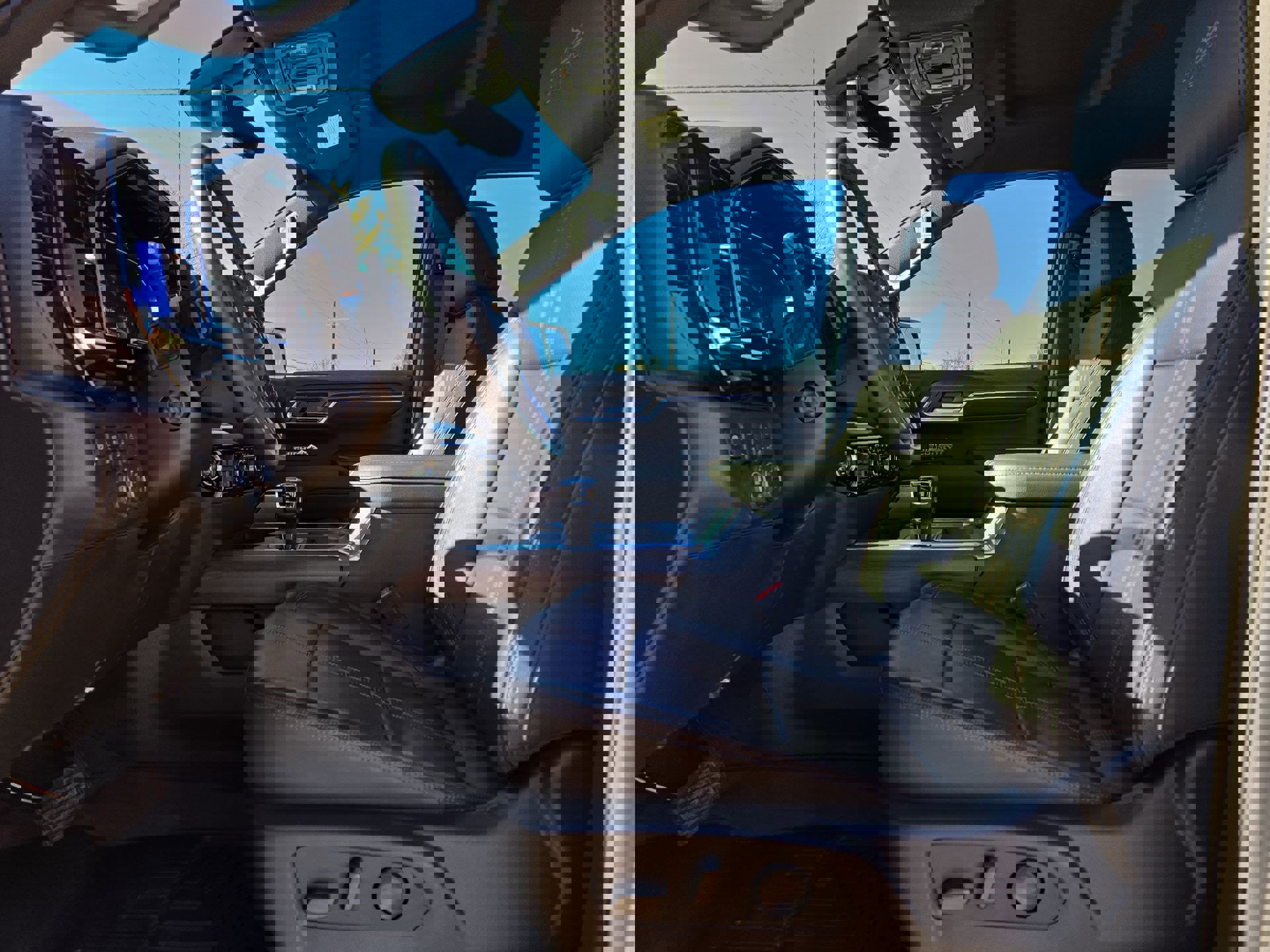 Used 2025 Chevrolet Silverado 1500 High Country w/ Technology Package image 16