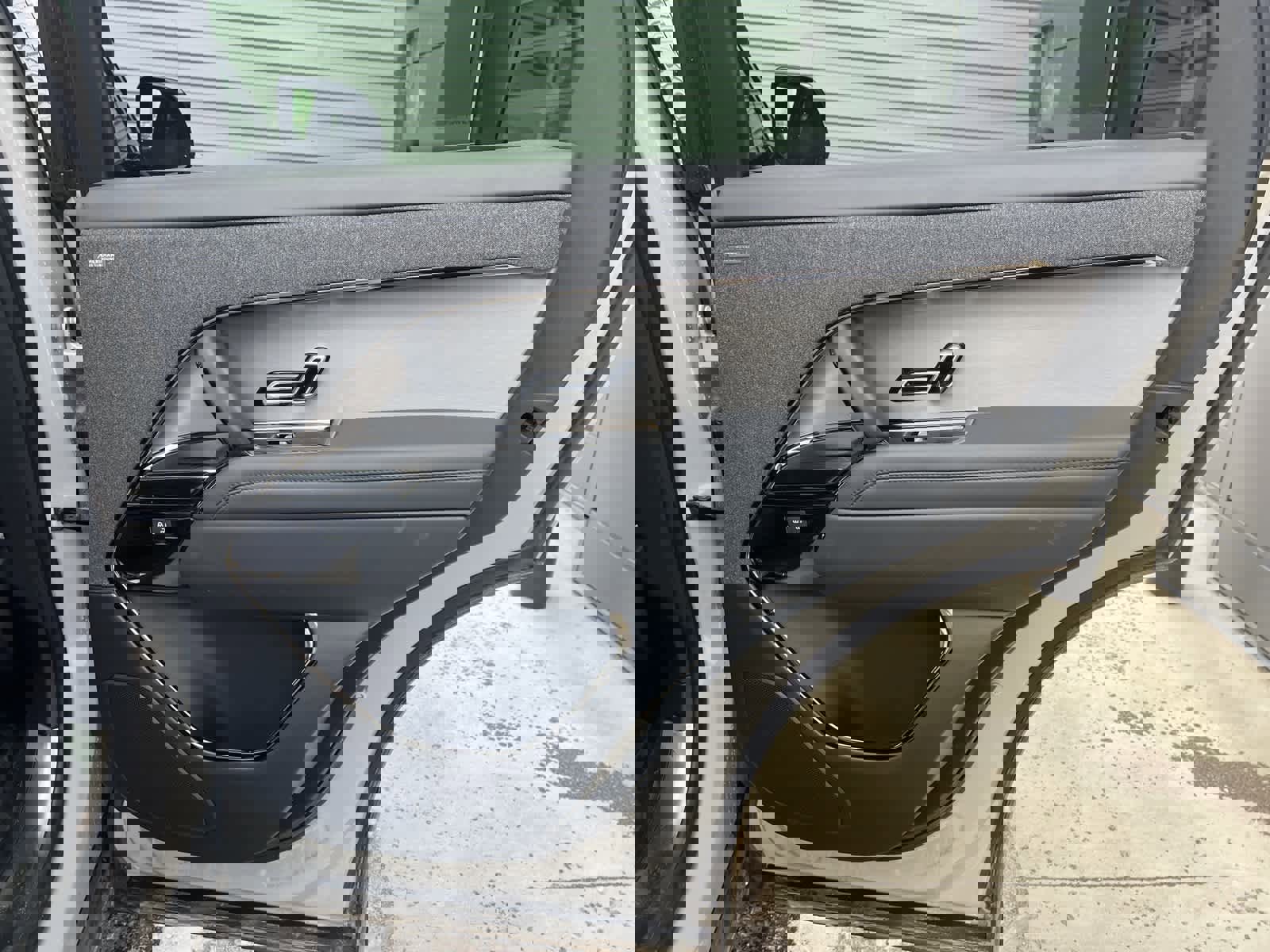 Used 2024 Land Rover Range Rover Sport SE image 16