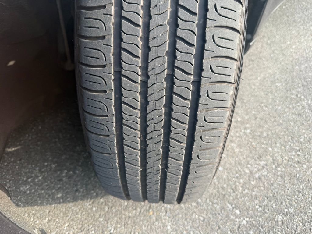 Used 2017 Chrysler Pacifica Touring-L image 34